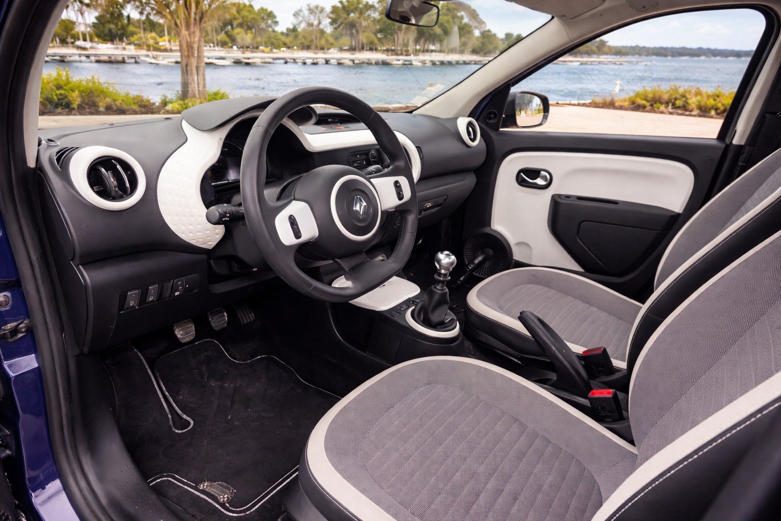 Renault Twingo III - Photo 8 - Sète